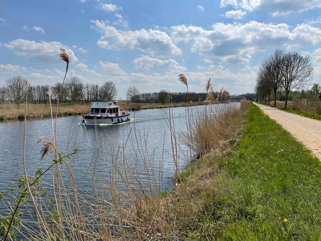 Pension Zur Schleuse Garni Am Elbe Luebeck - Kanal In Witzeeze Εξωτερικό φωτογραφία