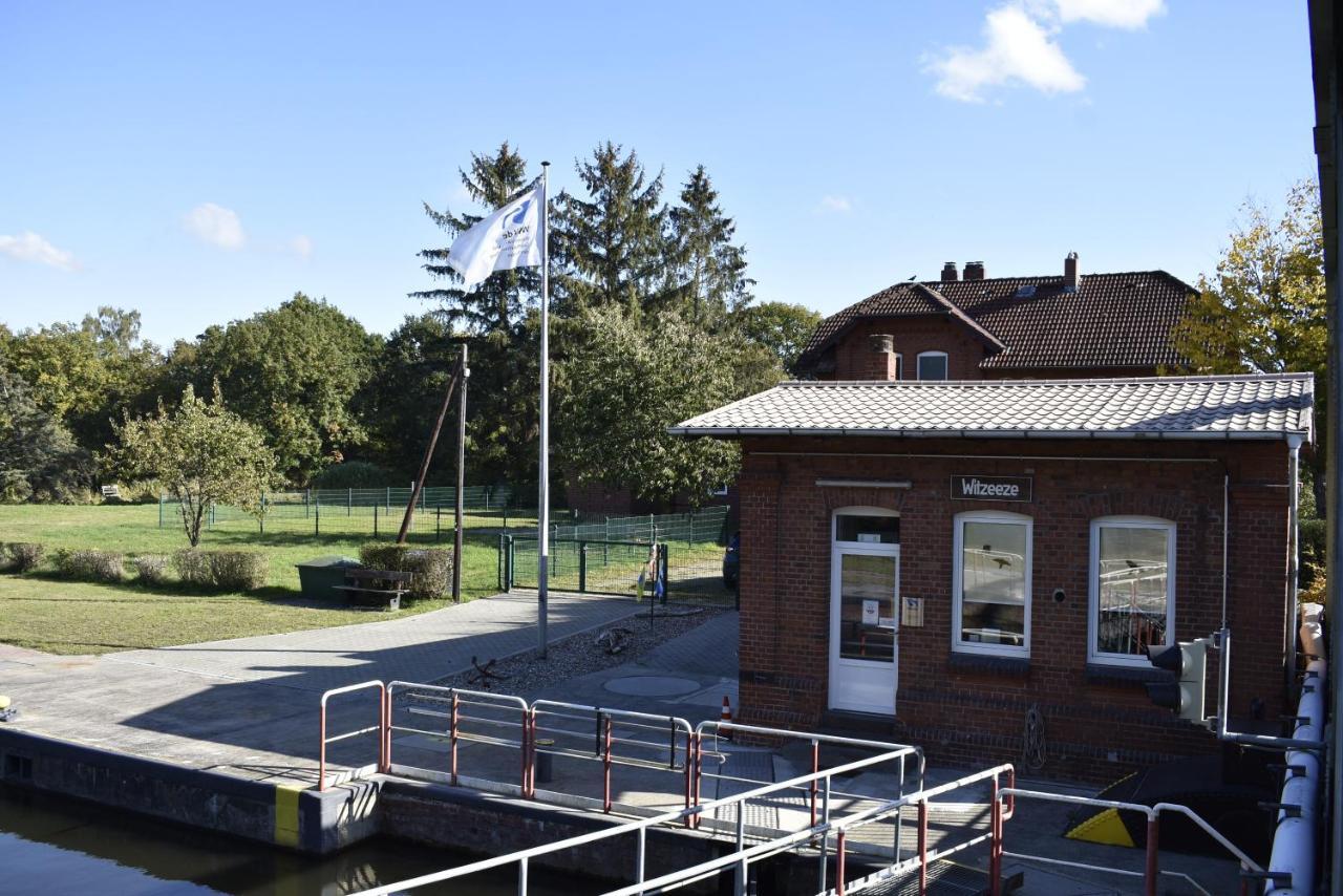 Pension Zur Schleuse Garni Am Elbe Luebeck - Kanal In Witzeeze Εξωτερικό φωτογραφία